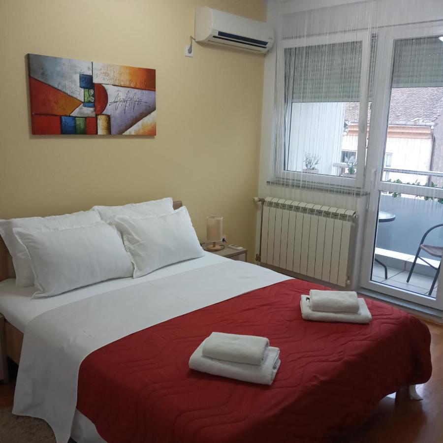 Angellina Apartmani Sremska Mitrovica Extérieur photo