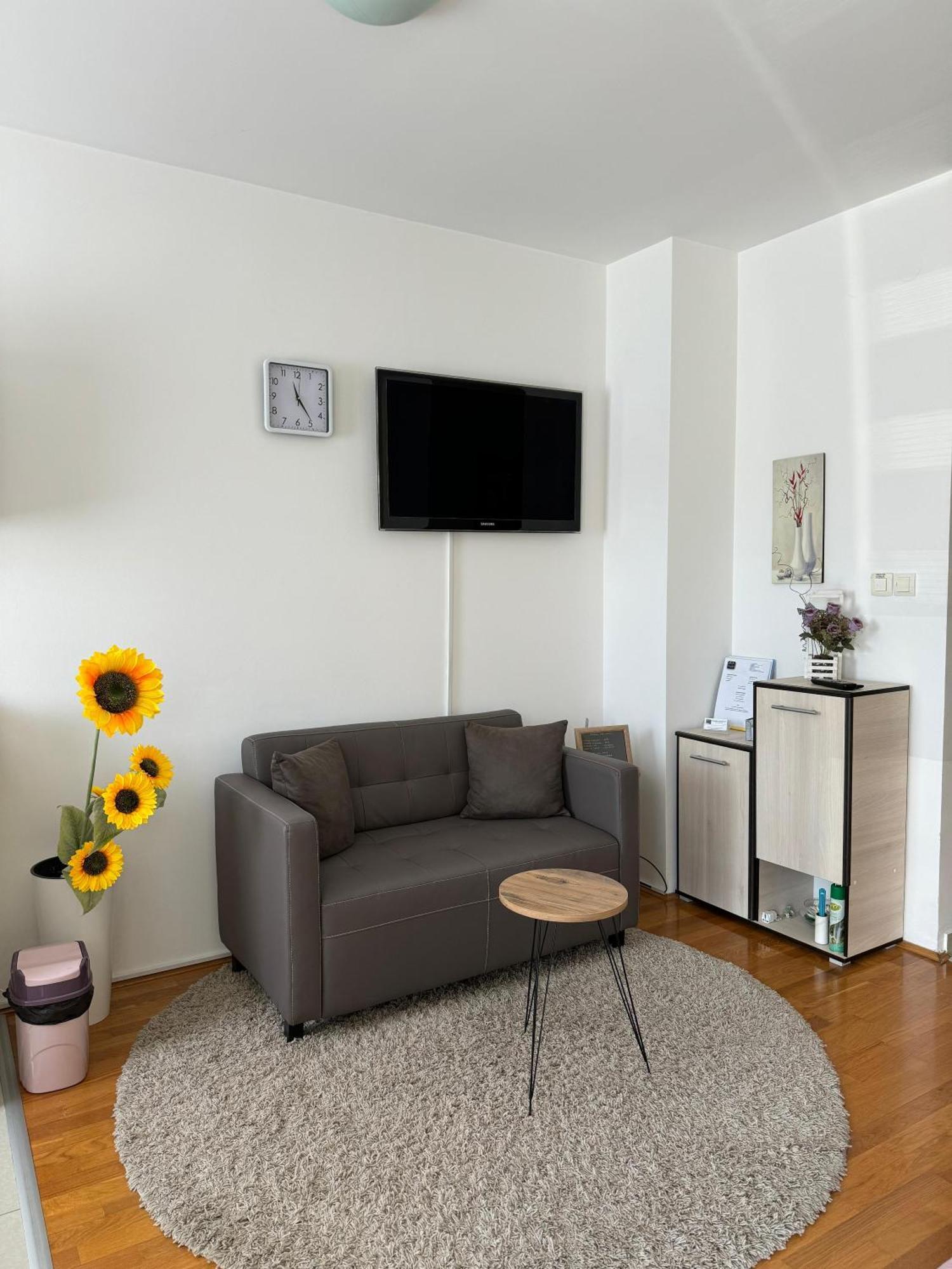 Angellina Apartmani Sremska Mitrovica Extérieur photo