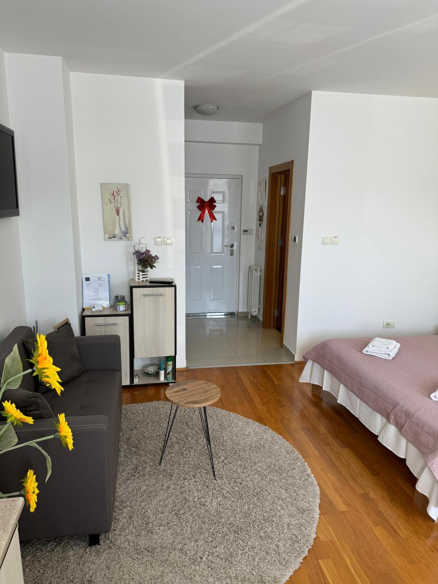 Angellina Apartmani Sremska Mitrovica Extérieur photo