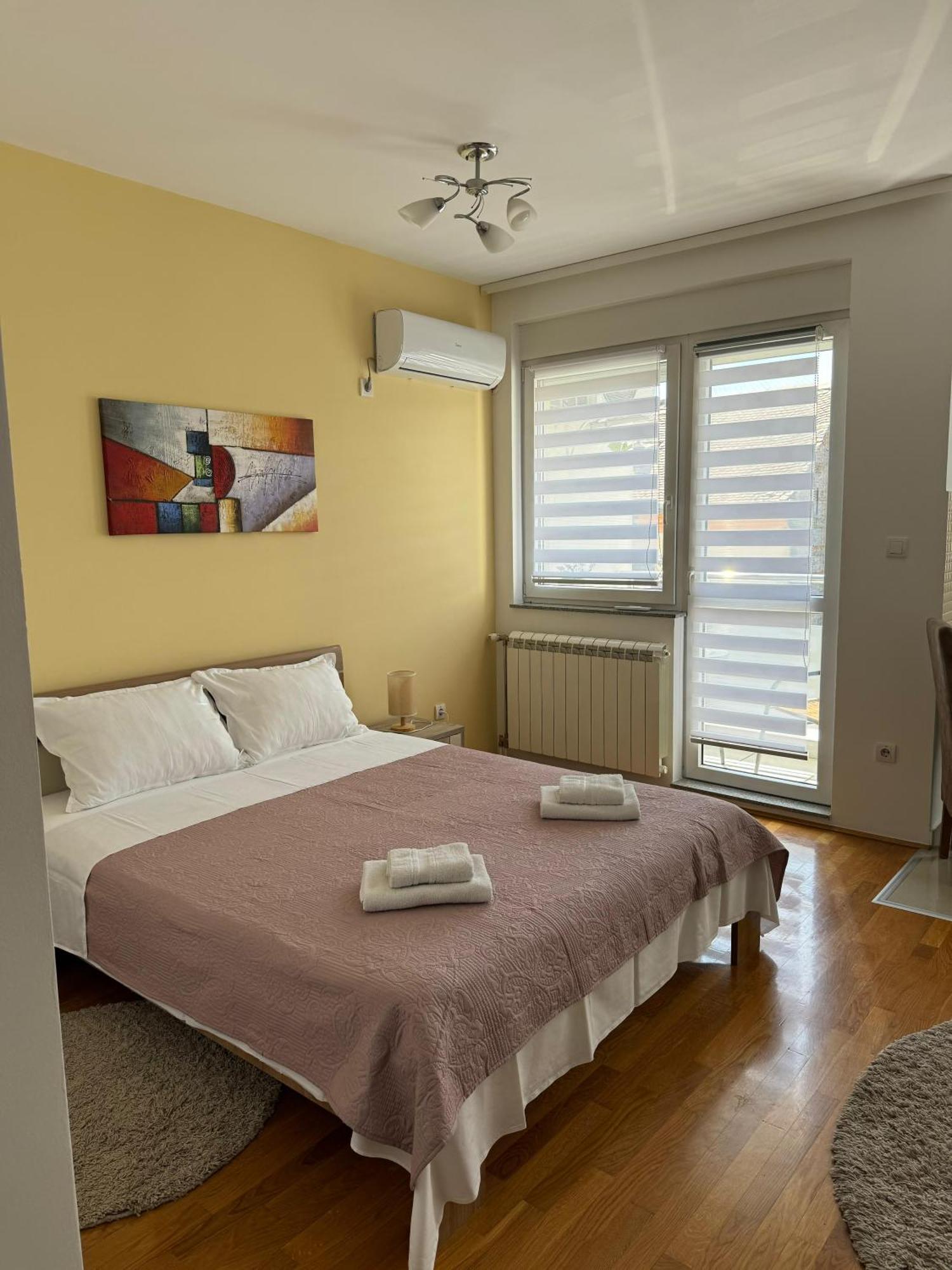 Angellina Apartmani Sremska Mitrovica Extérieur photo